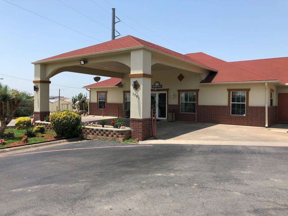 Days Inn by Wyndham Gainesville 1/49