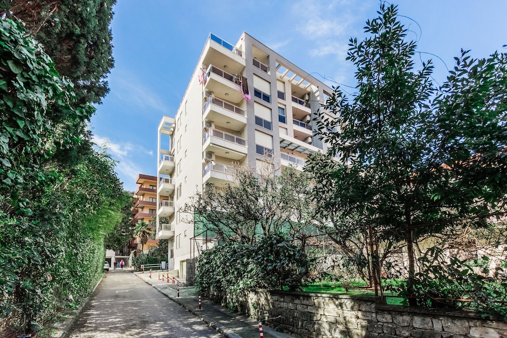 Apartments Lora 3/50
