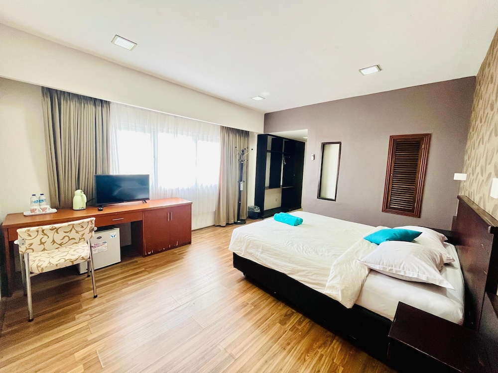 Capital O 769 City Hotel 14/24