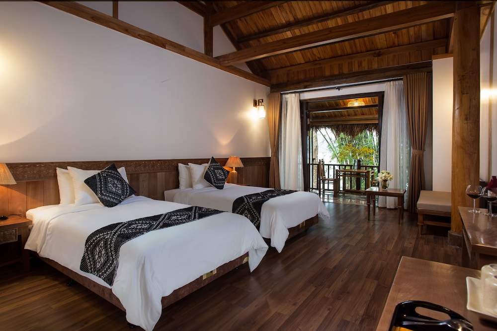 Mai Chau Hideaway Lake Resort 11/72