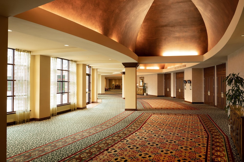 Renaissance Tulsa Hotel And Convention Center 16/49