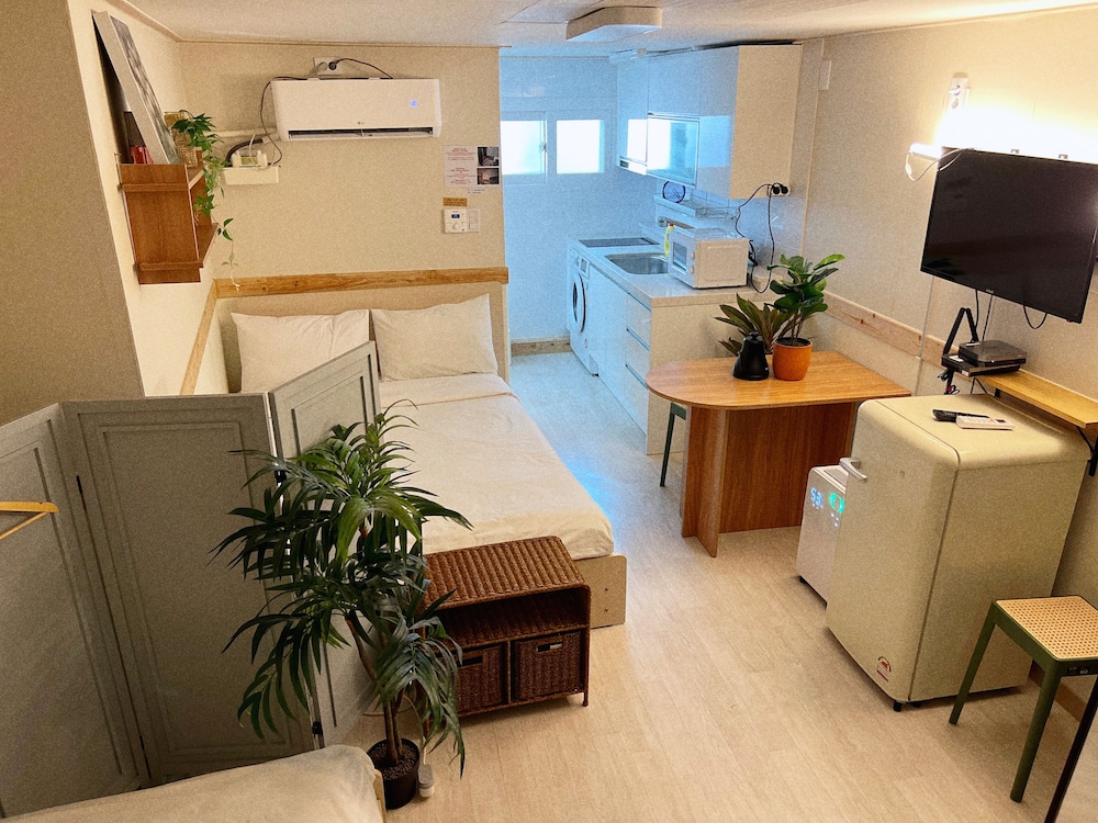 JNINE Guest House 38/59