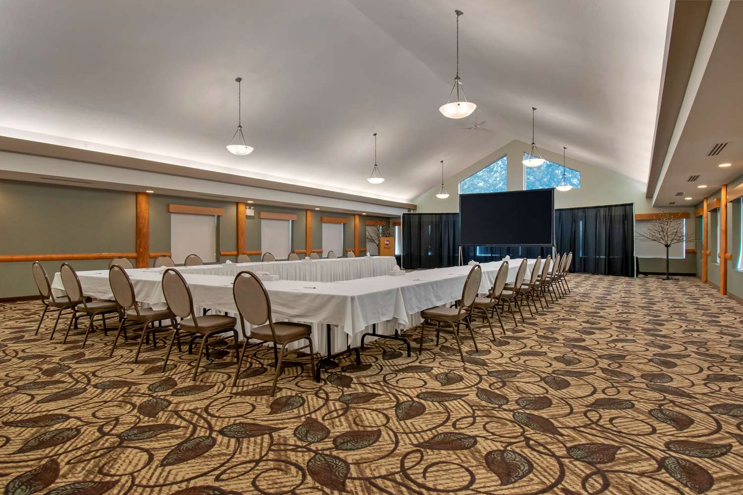 Best Western Plus Valemount Inn & Suites 55/65
