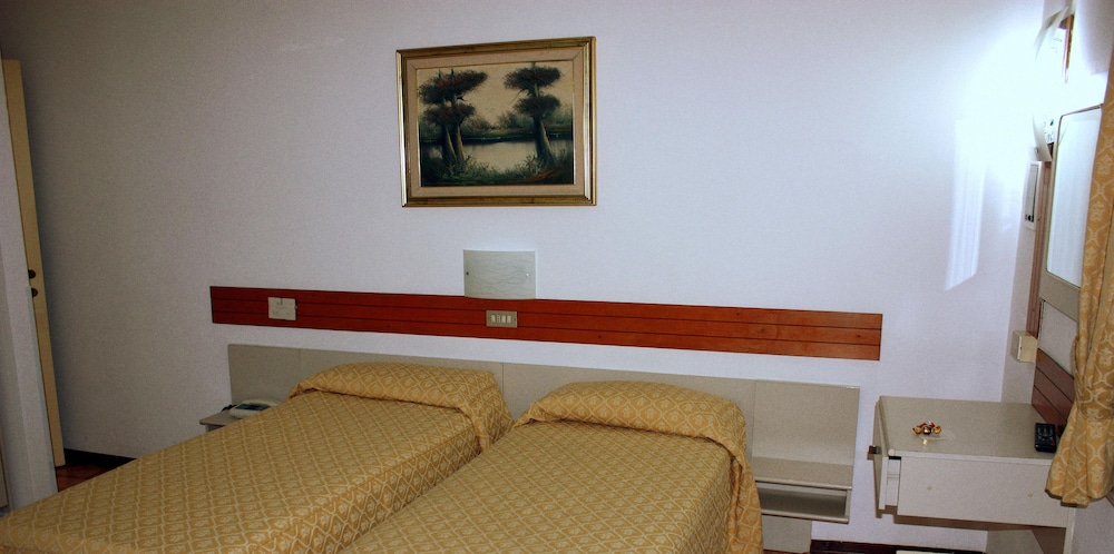 Piccolo Hotel 28/34