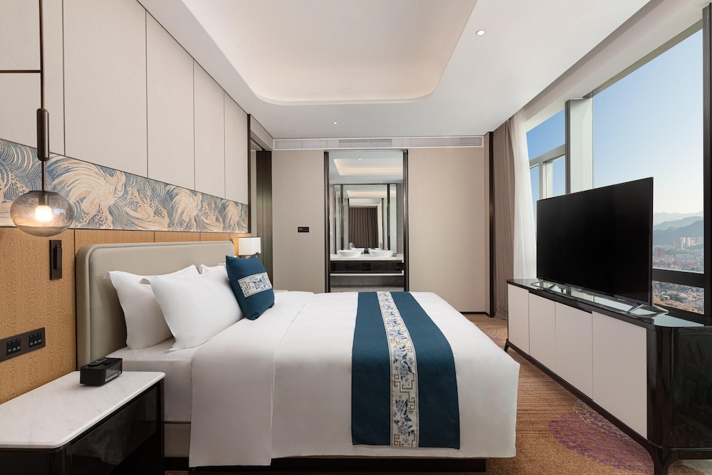 Deluxe, Suite, King Bed