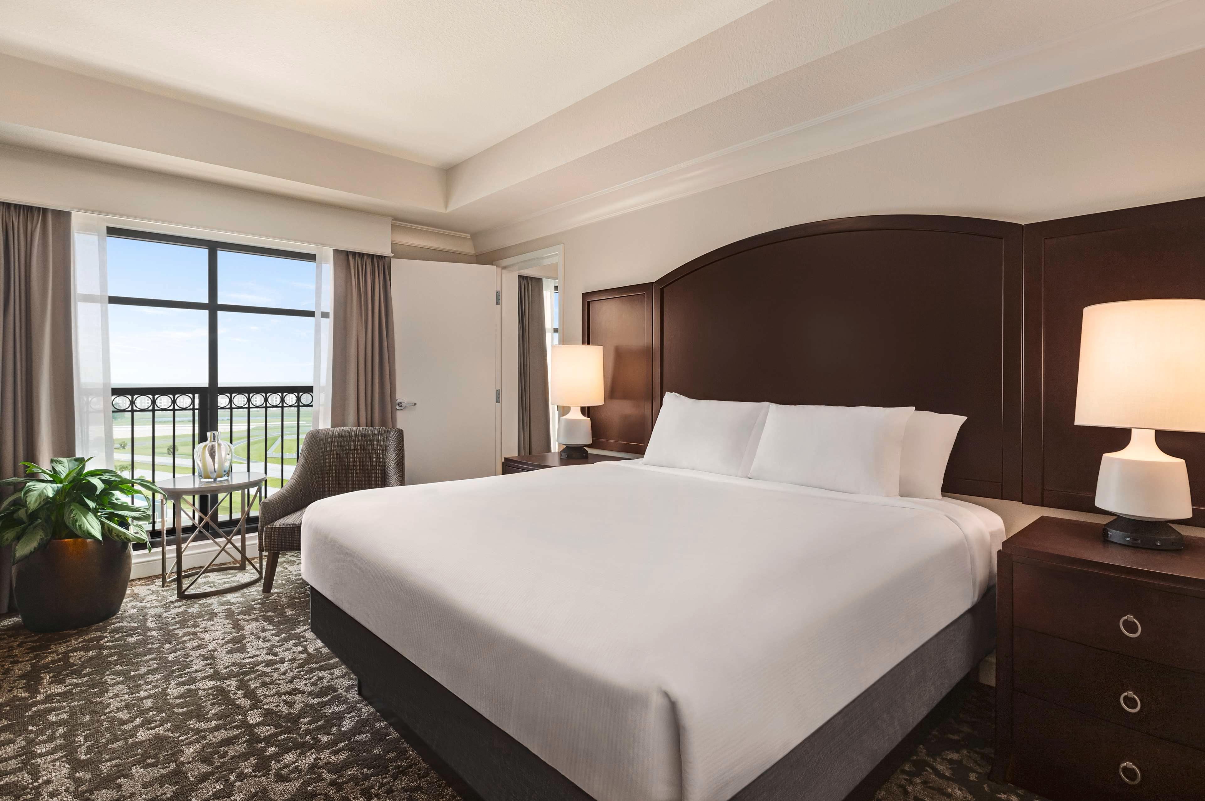 2 ROOMS, HOSPITALITY, DELUXE, SUITE, KING BED