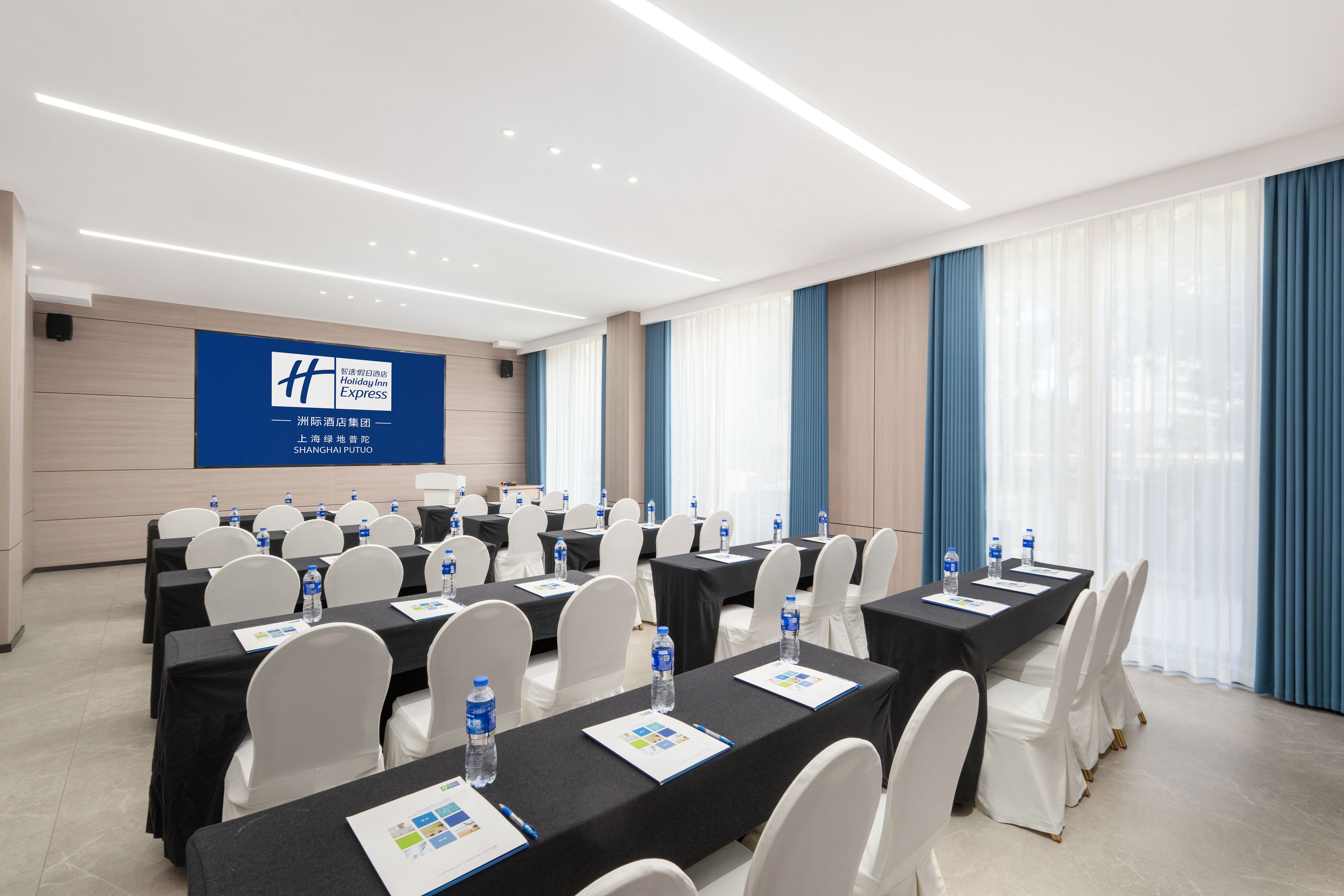 Holiday Inn Express Shanghai Putuo 36/50