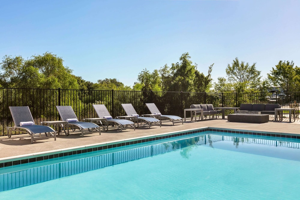 La Quinta Inn and Suites by Wyndham College Station North 3/32