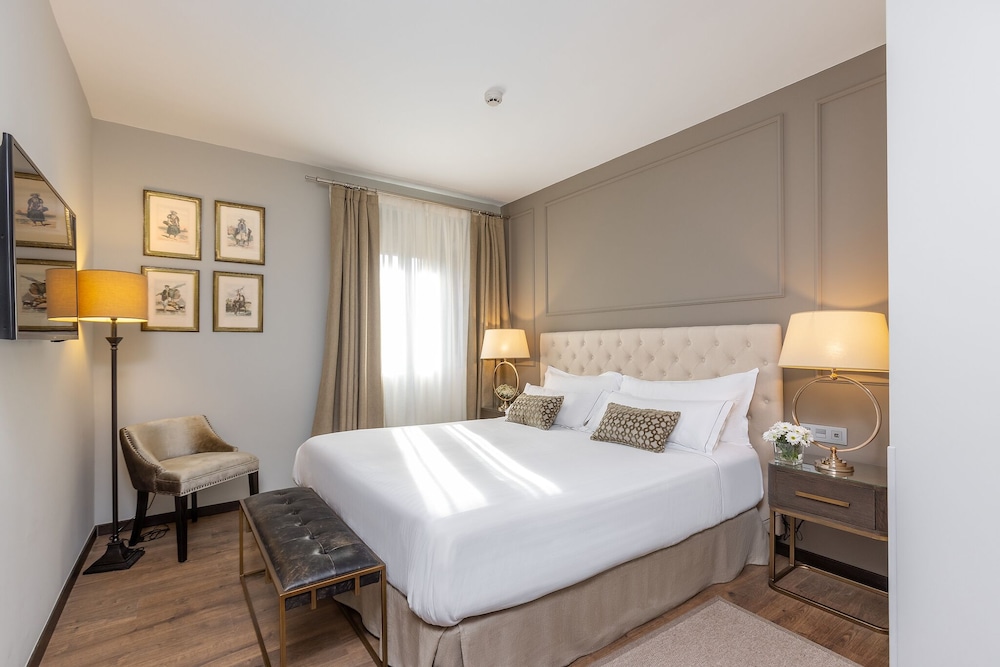 Room, Double or Twin Bed