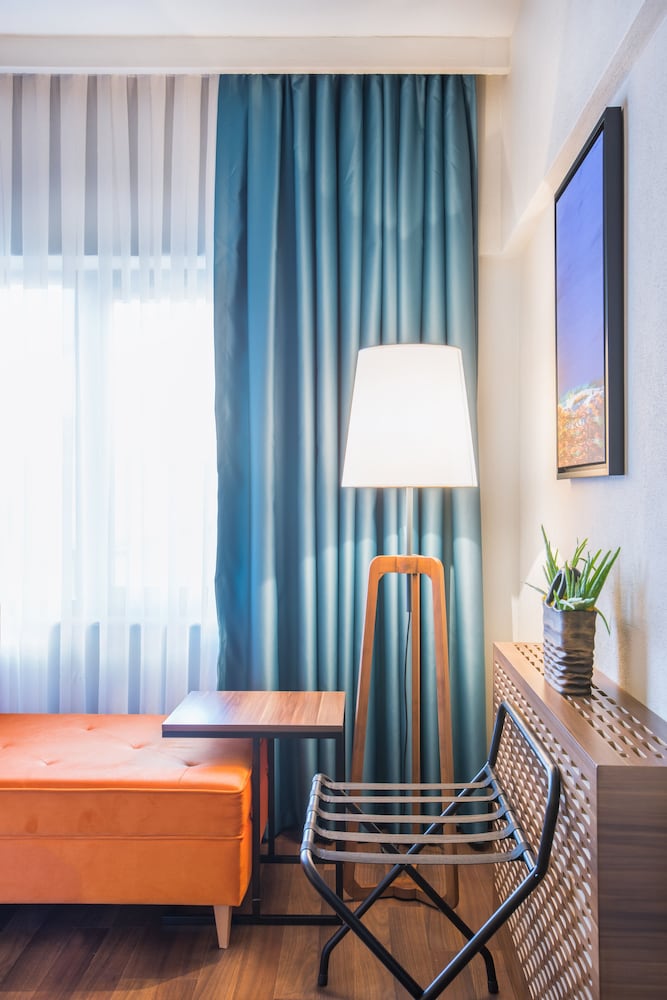 Signature Hotels & Spa 24/50