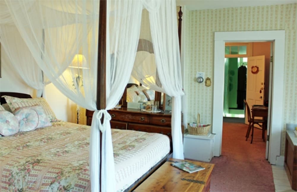 Belle Aire Mansion Guest House 12/38