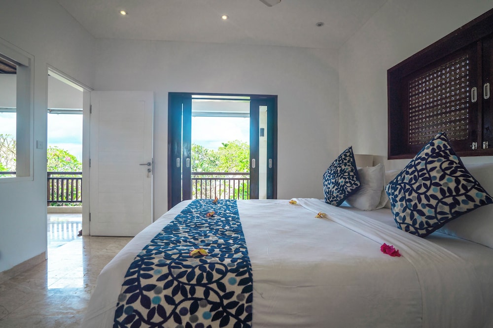 3 BEDROOMS, VILLA