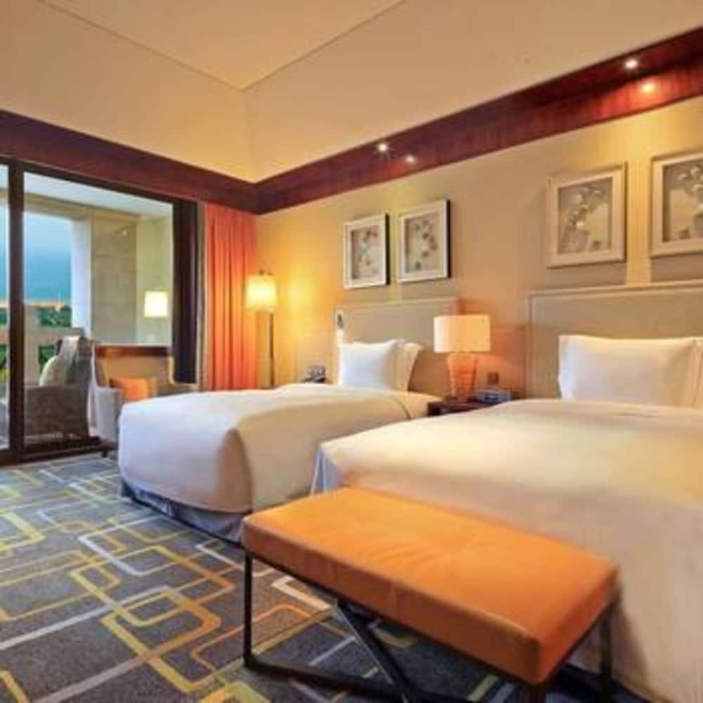Hilton Qingdao Golden Beach 13/58