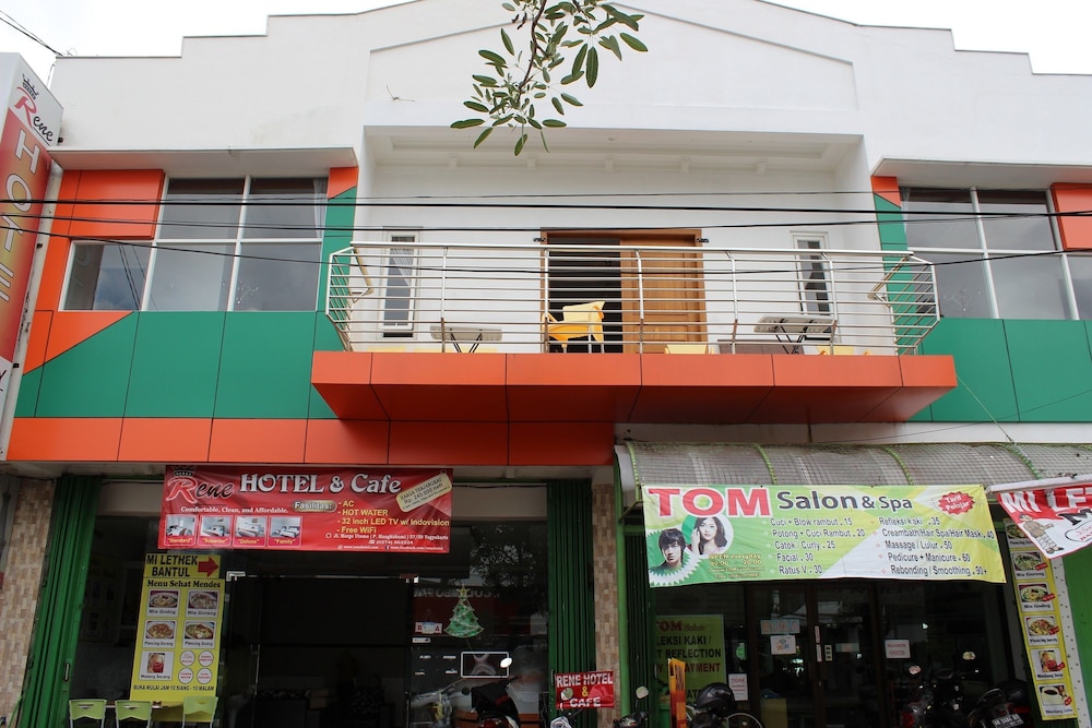 Rene Hotel 2/41