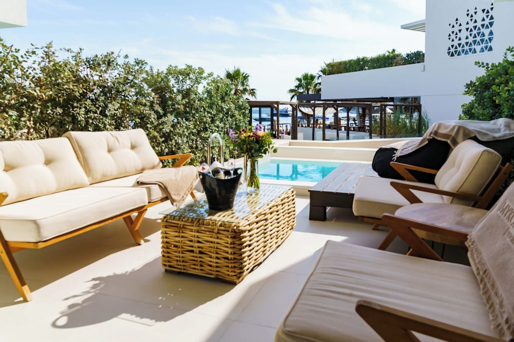 Mykonos Dove Beachfront Hotel 56/73