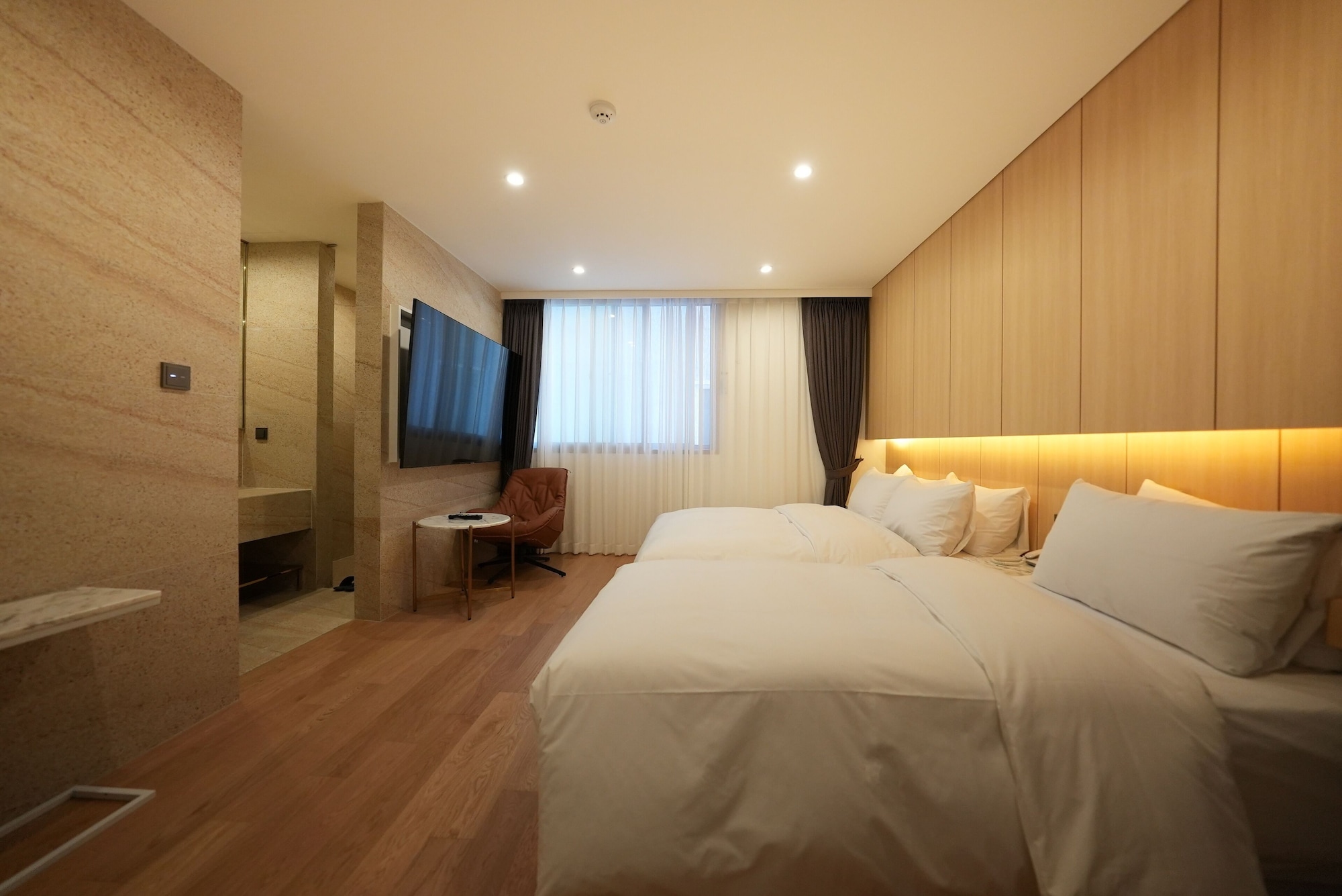 DELUXE, TWIN BEDS