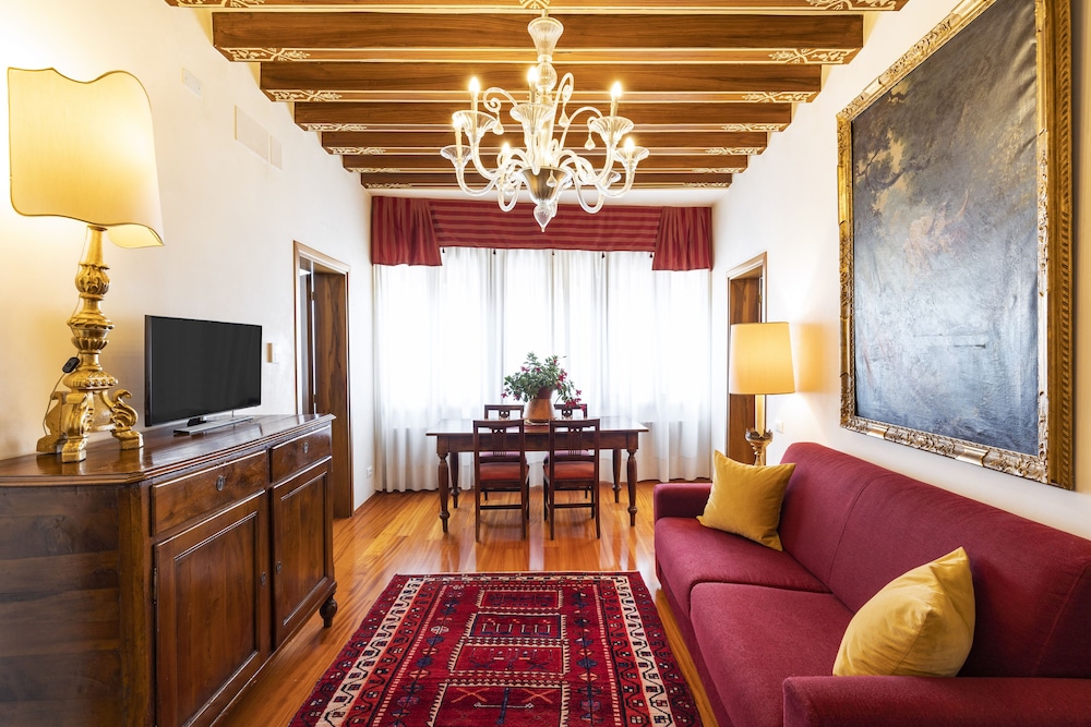 Palazzo Schiavoni 58/86