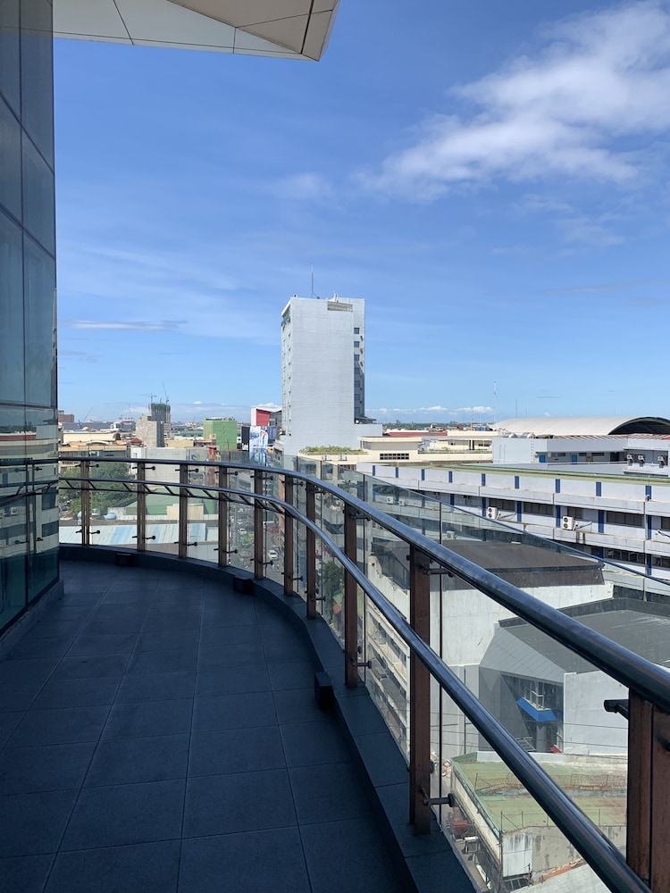 One Central Hotel 39/41