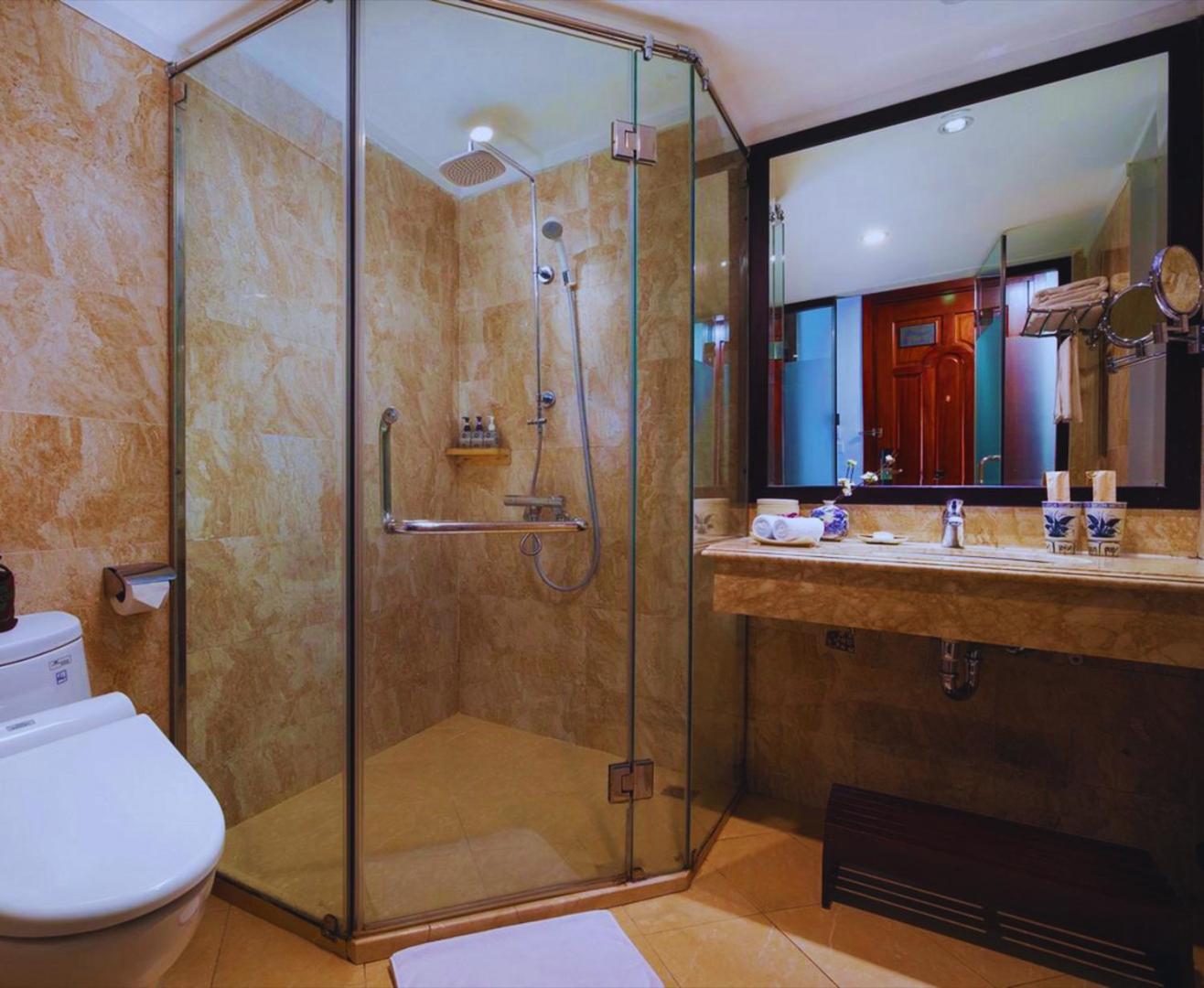 Hotel Emerald Waters Classy 48/51