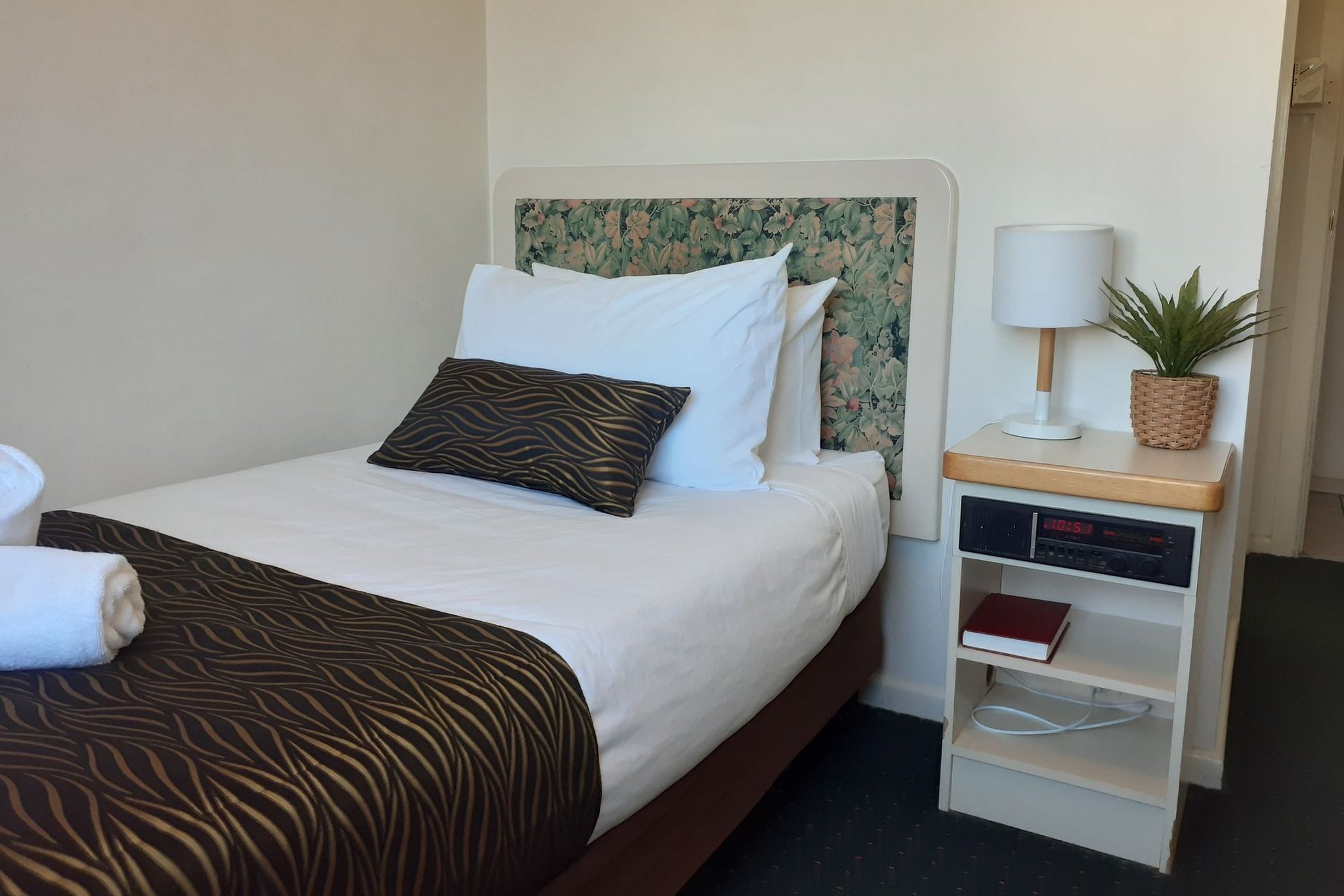 Crest Motor Inn 13/39