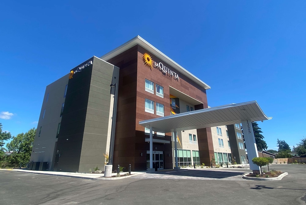 La Quinta Inn and Suites by Wyndham Centralia 3/50