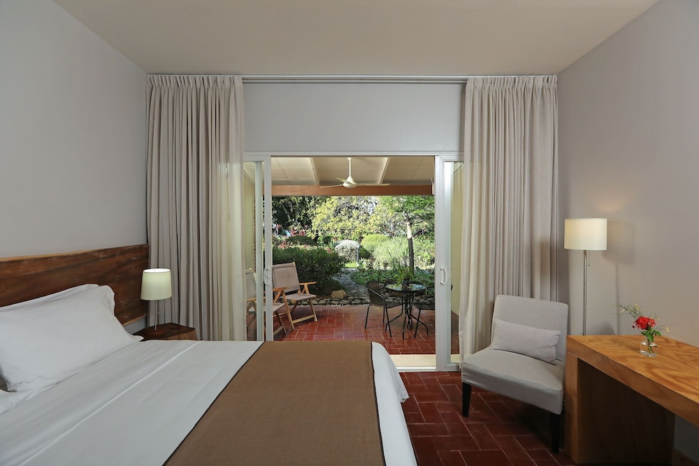 Deluxe Room - One Queen Bed