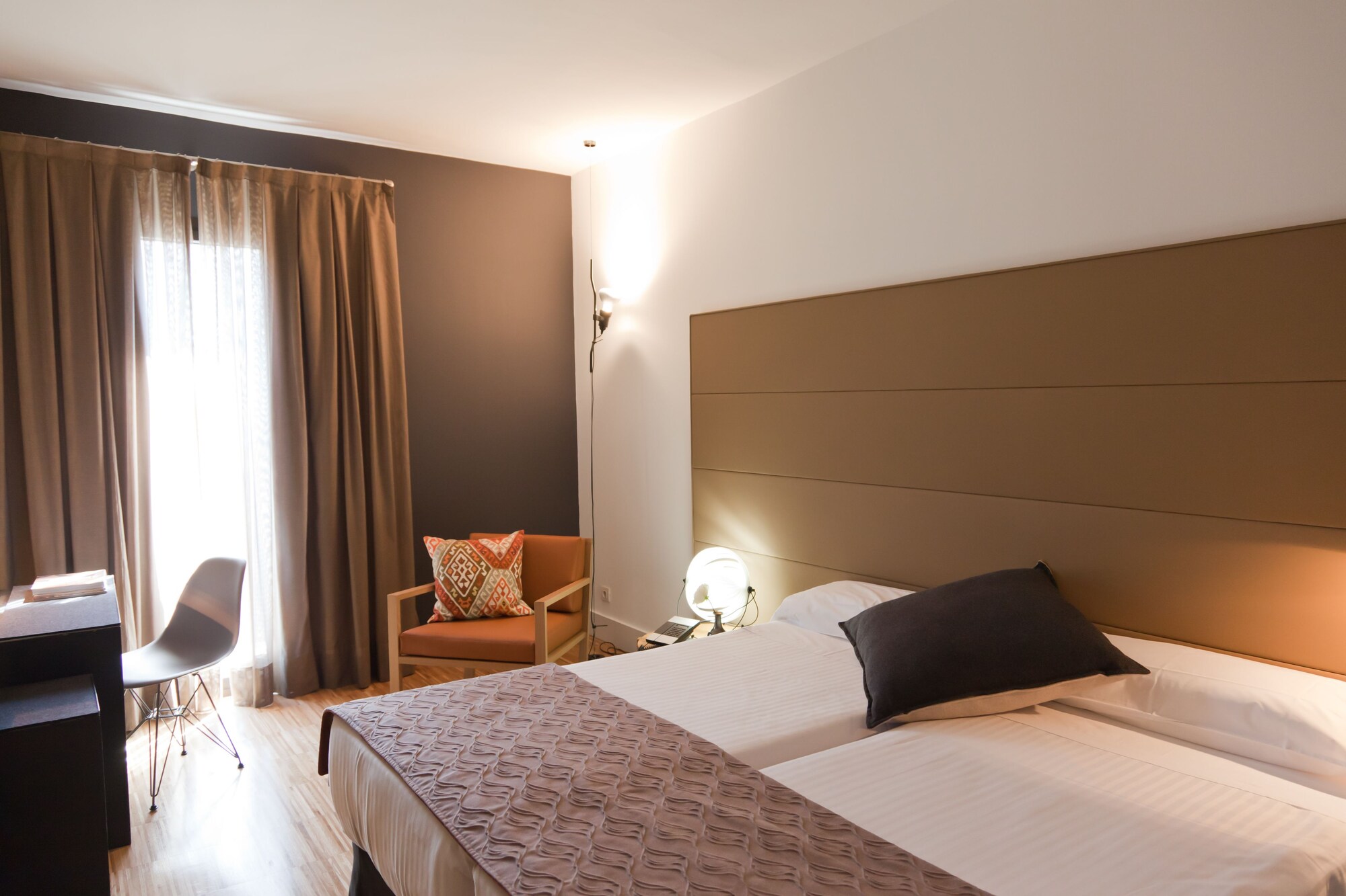 CLASSIC, TWIN BEDS