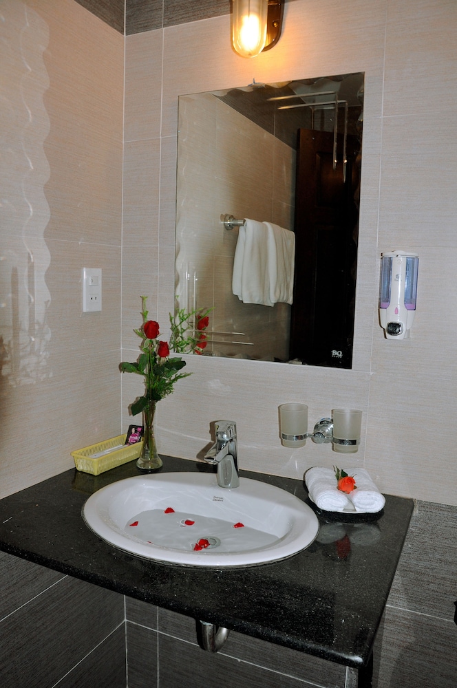 Thai Binh Hotel 2 24/58