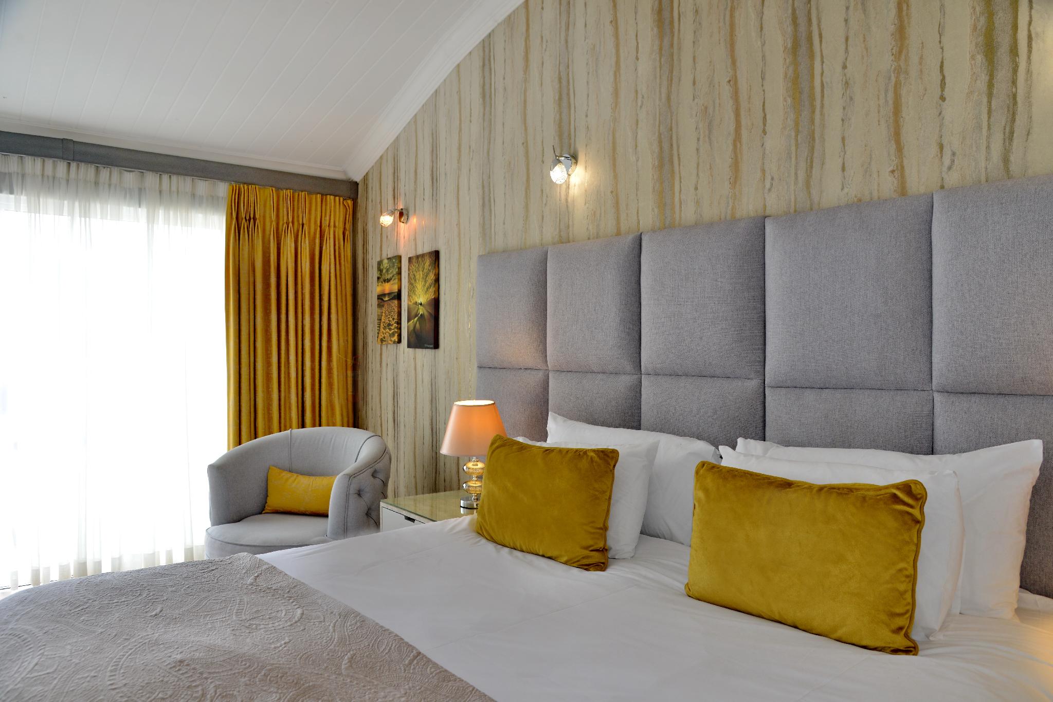 Upstairs, Luxury