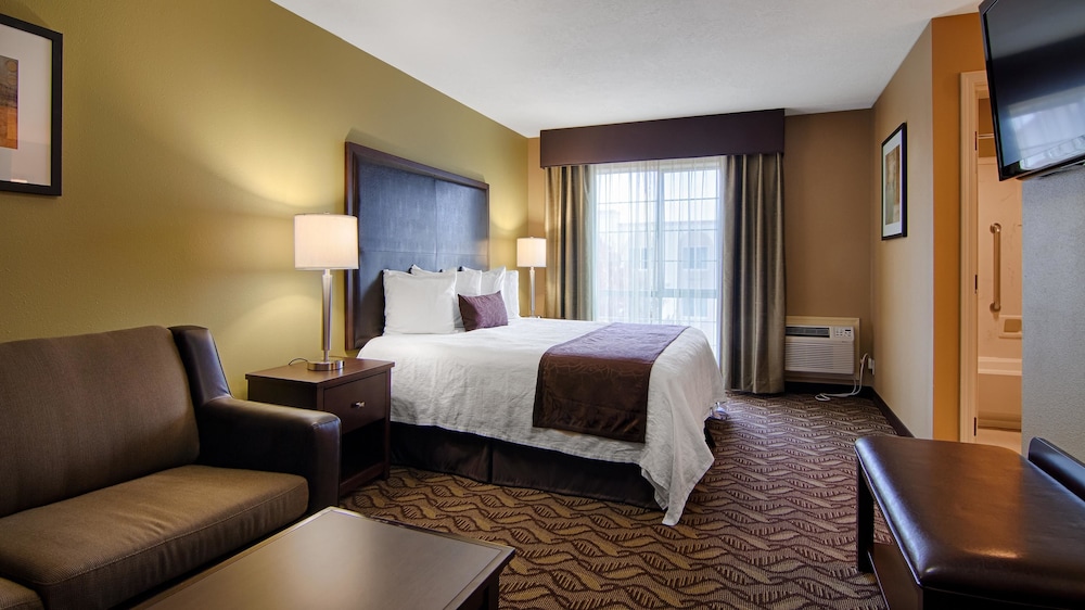 Best Western Plus Grand Manor Inn 9/43