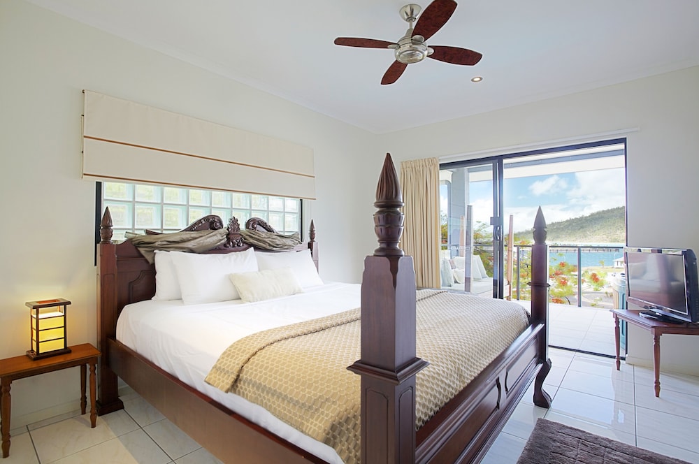1 BEDROOM, PENTHOUSE, 2 BATHROOMS, JETTED TUB, TOP FLOOR