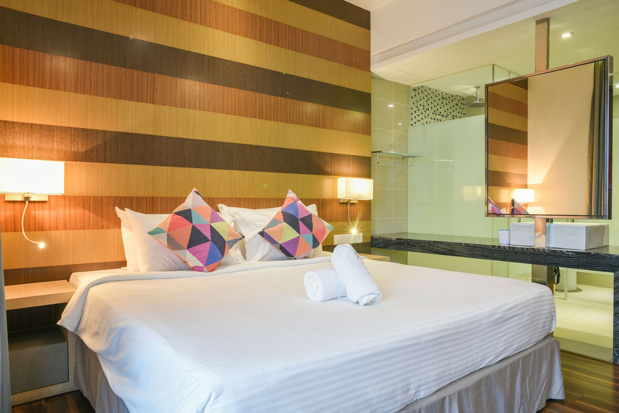 BASIC, KING BED