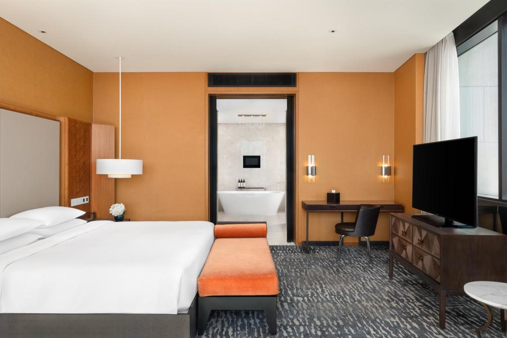 Diplomat, Suite, King Bed