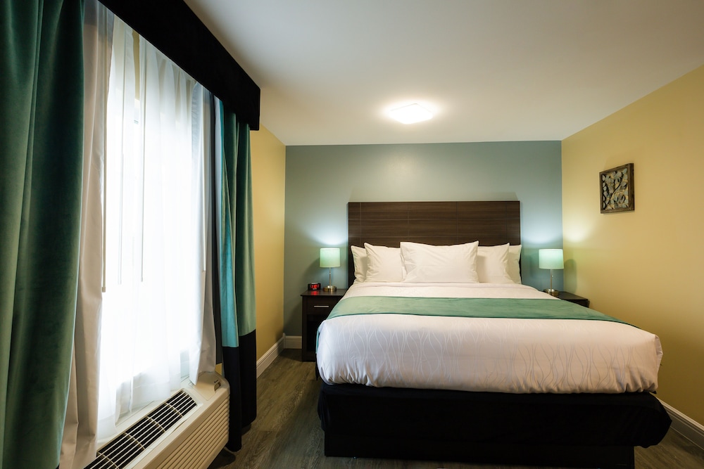 2 Rooms, Suite, King Bed, 2 Bathrooms