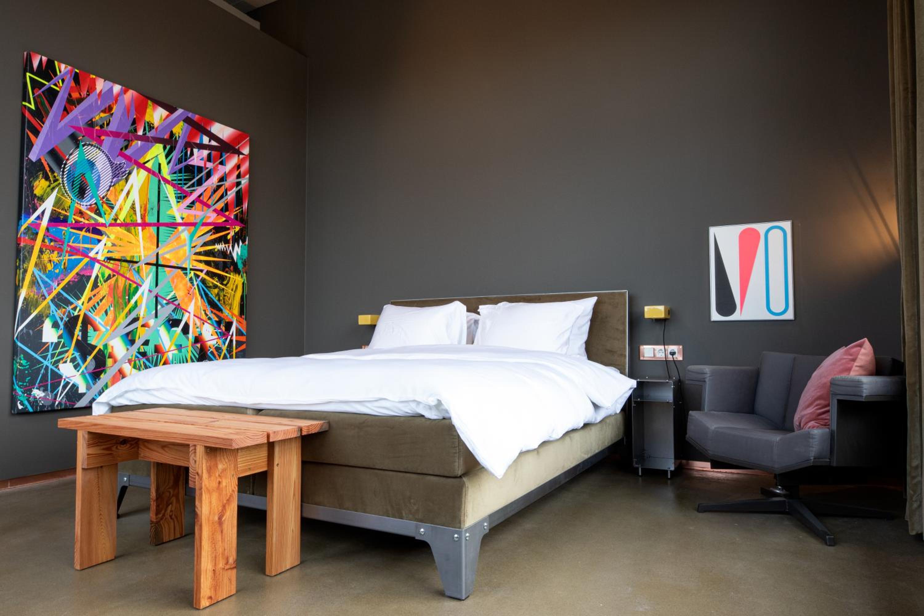 Deluxe, Double Bed