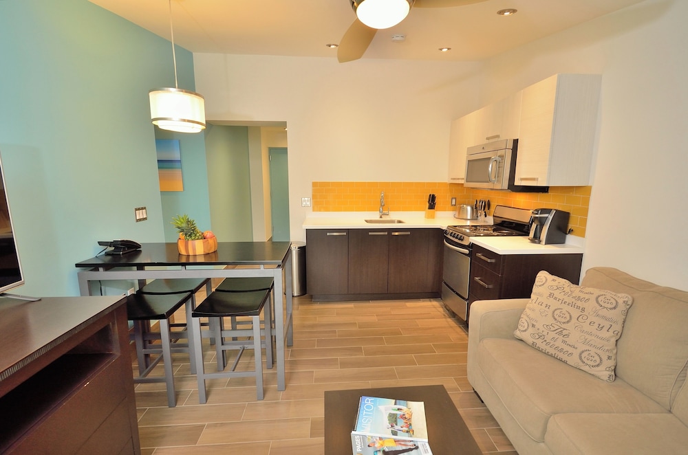 ROYAL ST. KITTS HOTEL 33/50