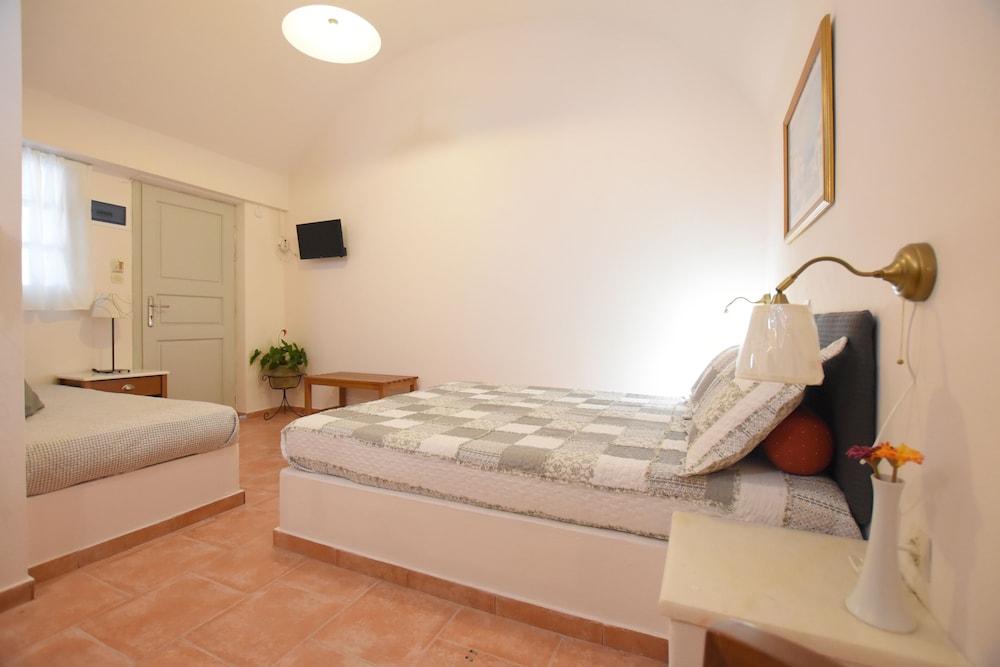 Rodakas Hotel 26/50
