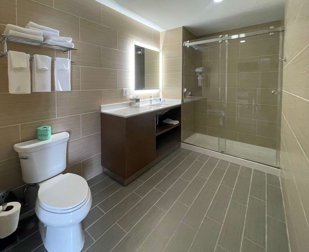 MainStay Suites Bronx - Belmont 52/61