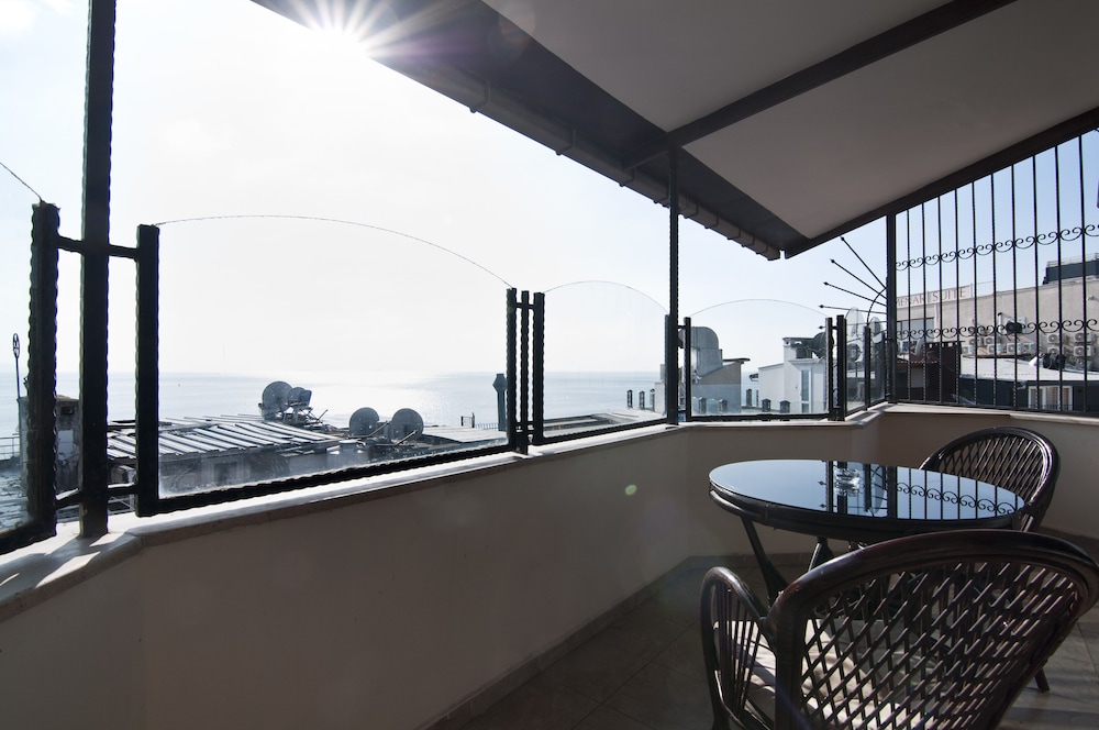 Artefes Hotel 66/70