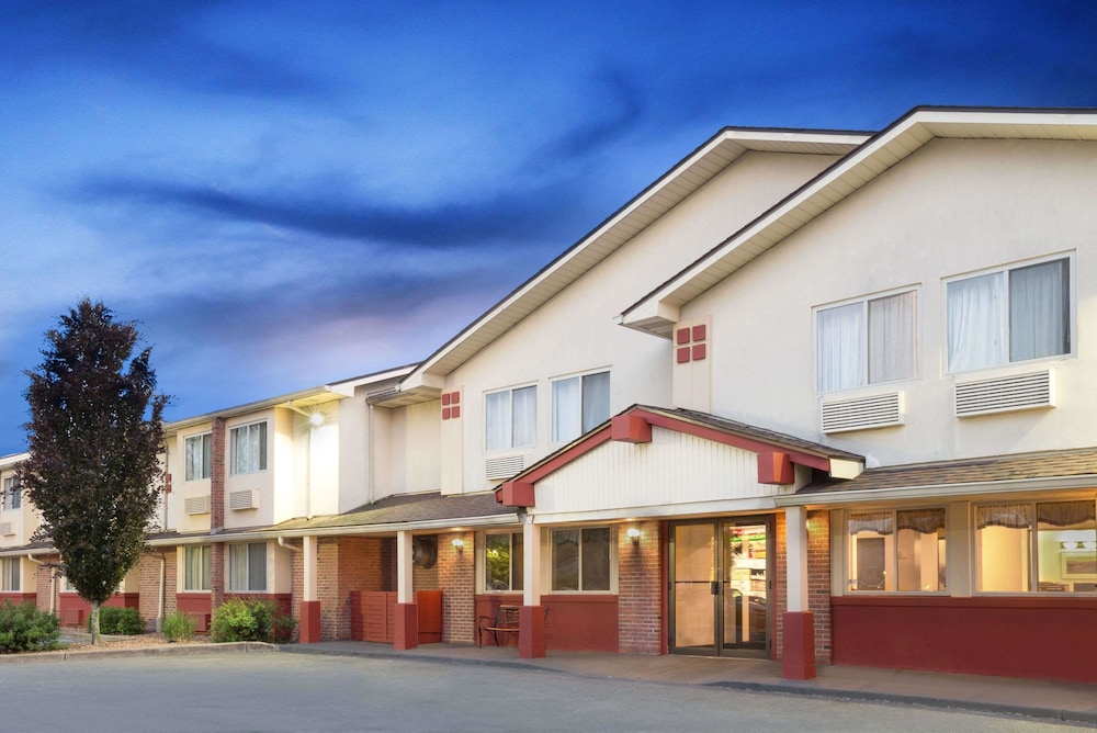 Super 8 By Wyndham Kingston 1/21