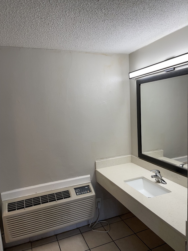 Country Town N Suites 32/65