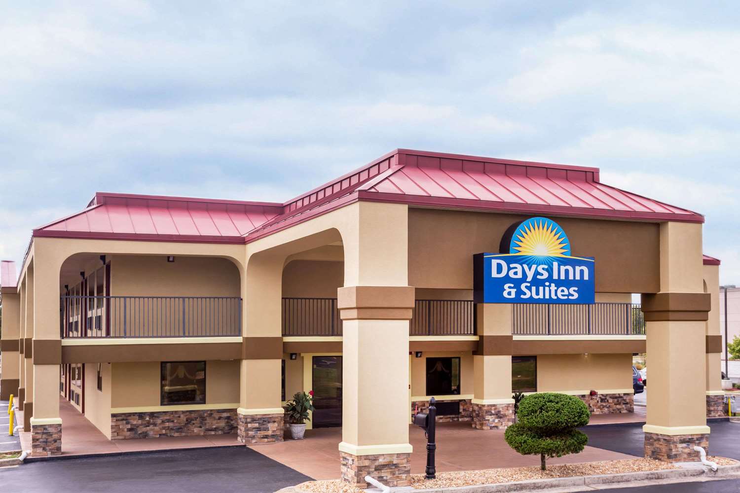 Days Inn & Suites by Wyndham Warner Robins Near Robins AFB 1/14