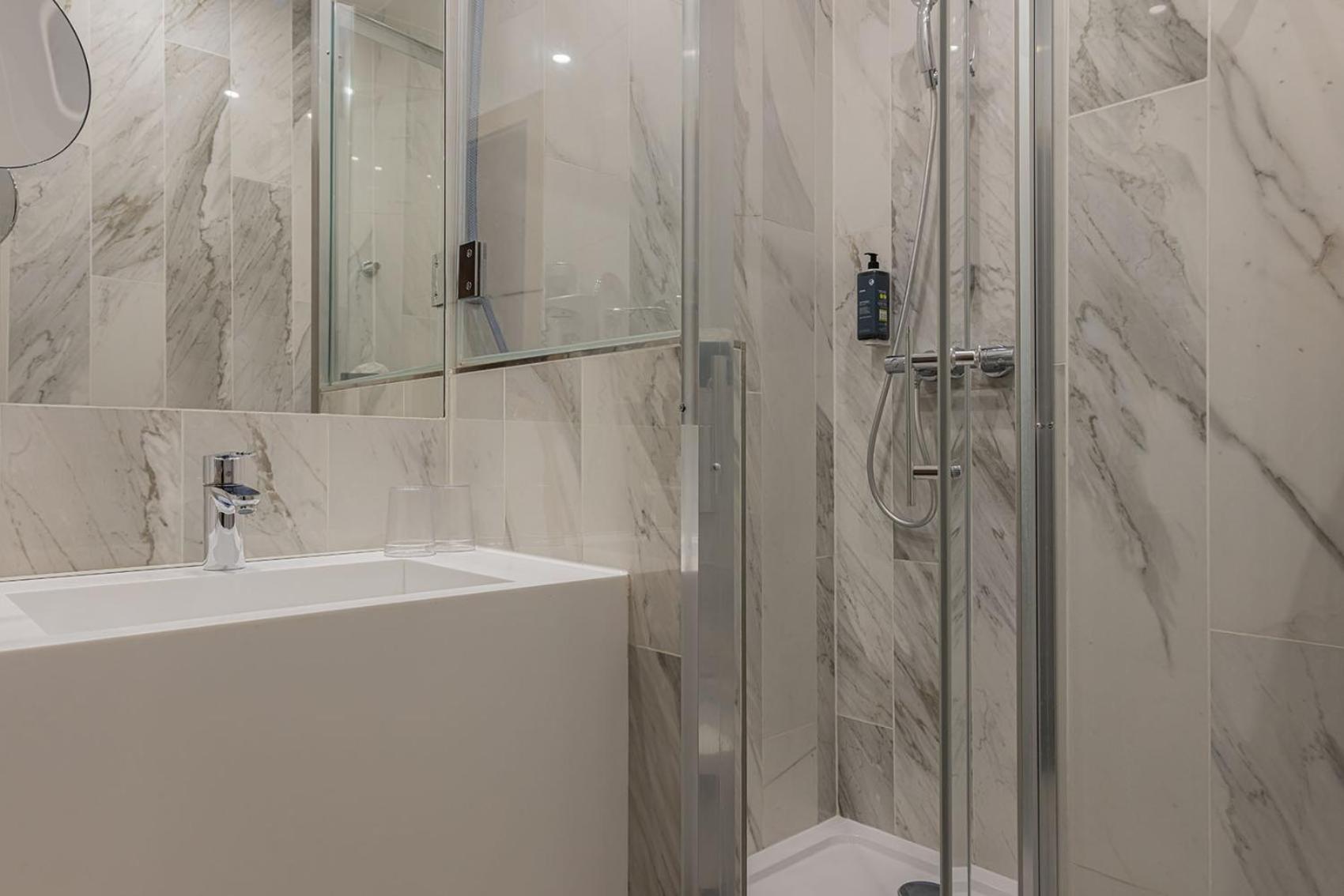 غرفة بسريرين منفصلين، Best Western Plus Hotel Comedie Saint-Roch 7/10