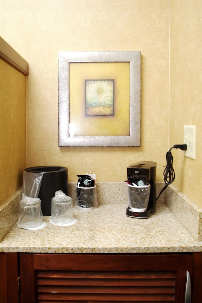 Courtyard by Marriott Kingston 50/50