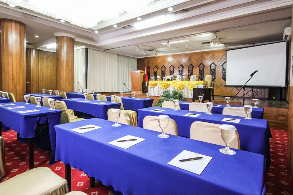 Grand Menteng Hotel 46/50