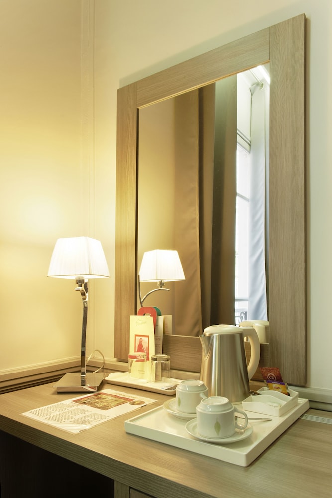 Hotel Poussin 27/58