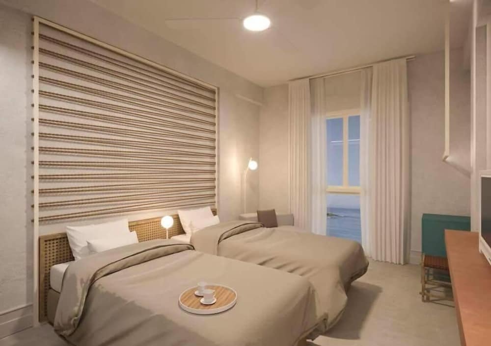 E.J Pyrgos Bay Hotel 8/41