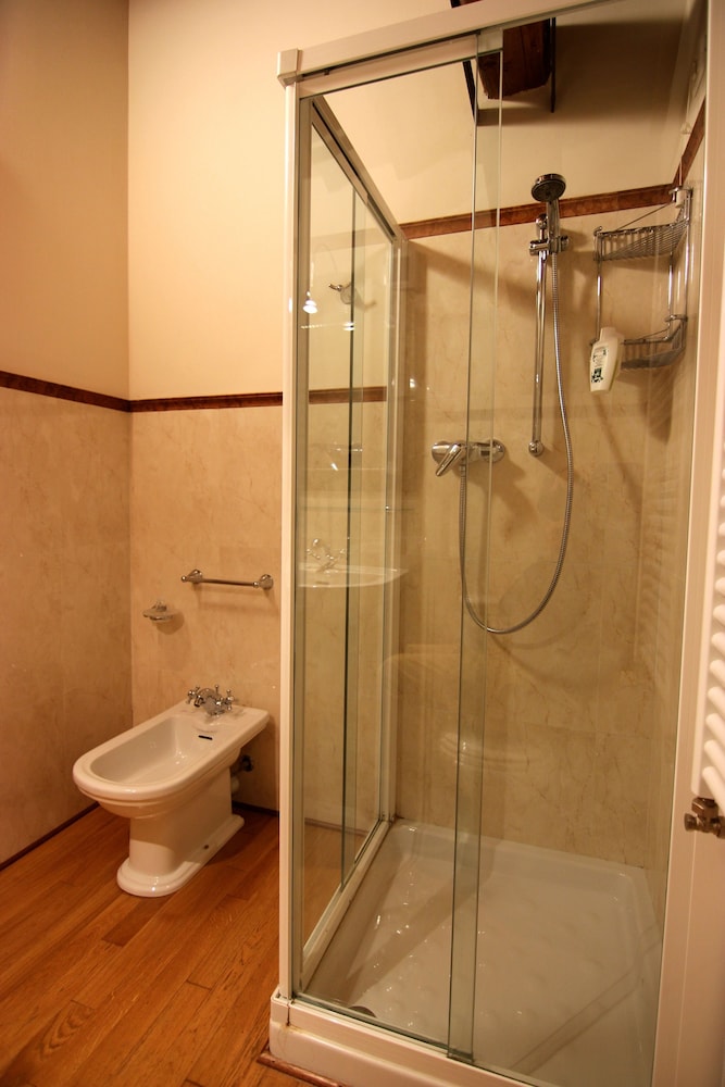 HOTEL VILLA GIONA 76/77