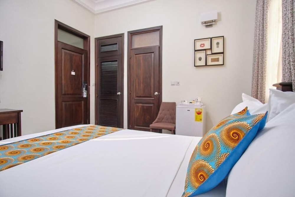 The Highbridge Guest Lodge 8/39
