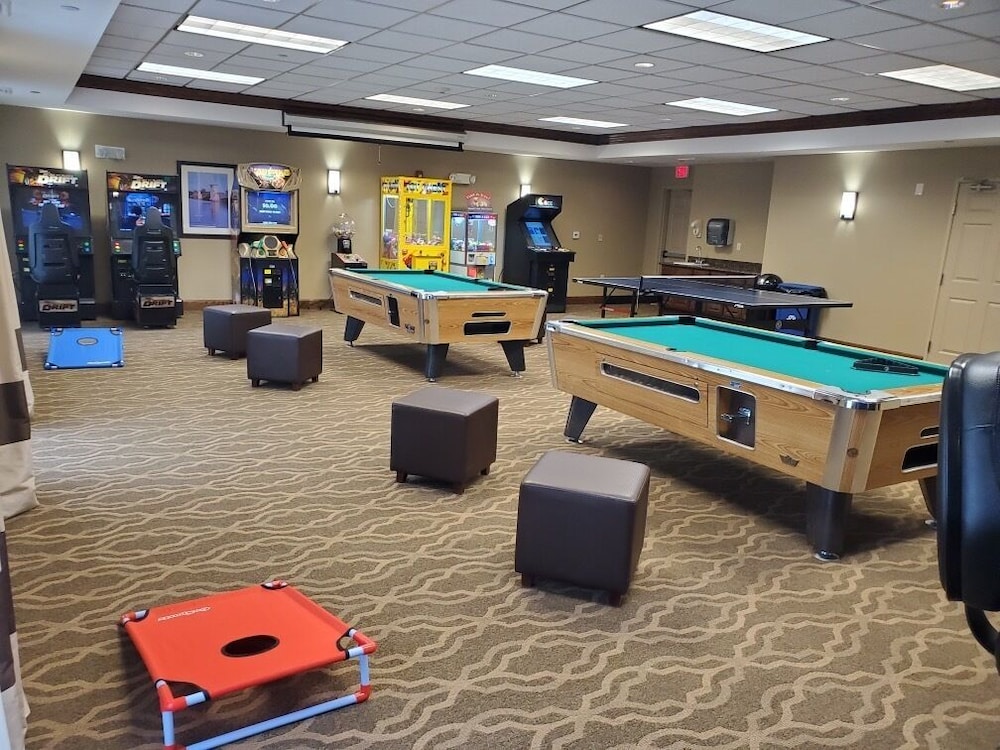 Comfort Suites Oshkosh, WI 18/32